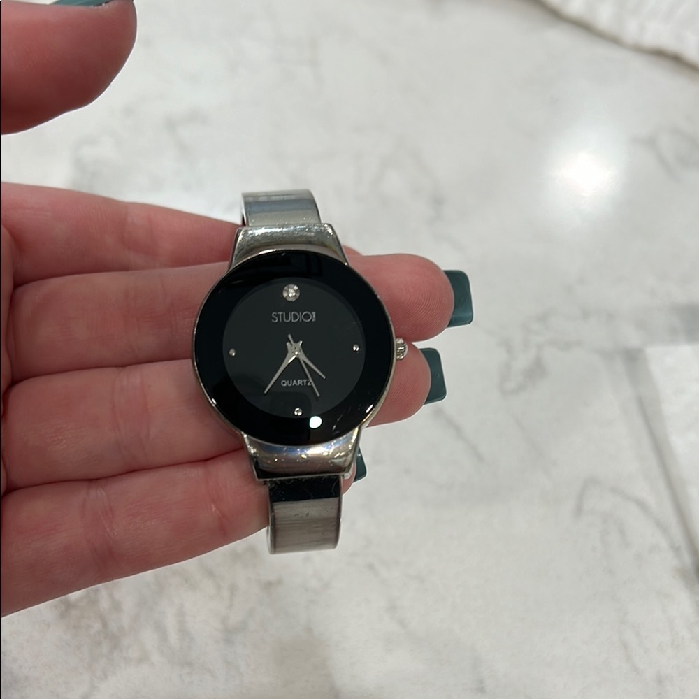 🎄 Studio Women's Quartz Metal Bangle Silver-Toned Watch